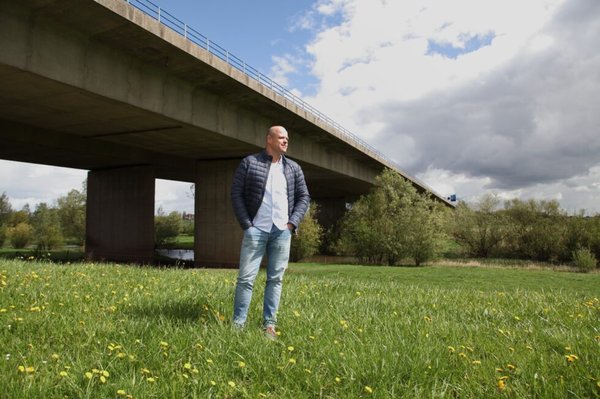 Alex-Kalden-bij-Bruggen-A1-te-Deventer-1-980x653